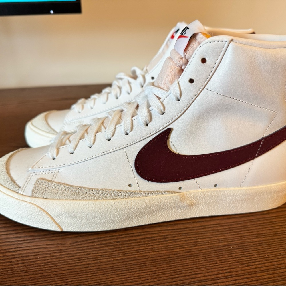 Nike Men's White and Red High-Top Blazers Sneakers 10.5 NWOB - Picture 2 of 6